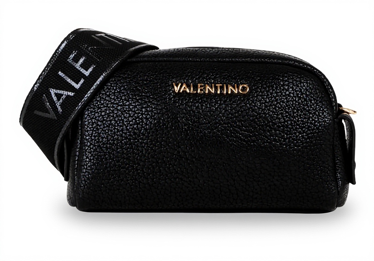 Borsa Valentino Blossom Re donna appoggiata su un tavolo di un bar con un caffè, che mostra l'utilizzo in contesto reale